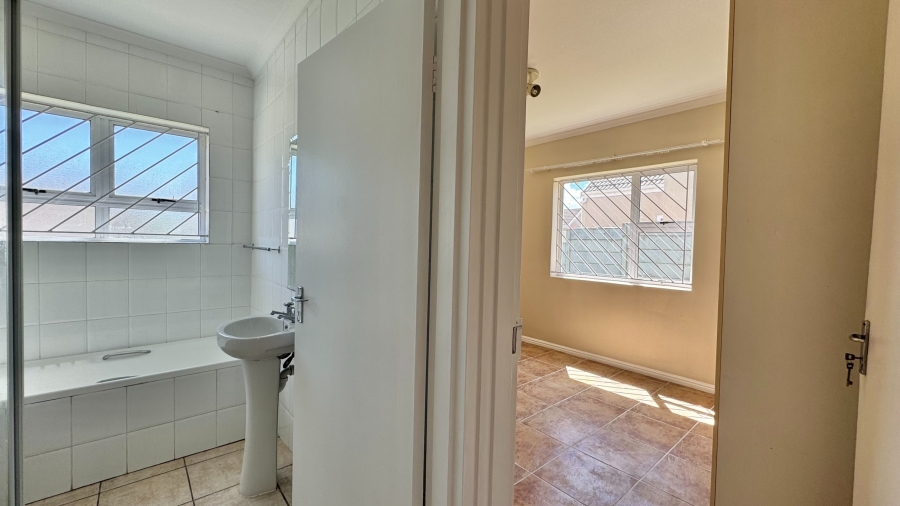 2 Bedroom Property for Sale in Somerset Ridge Western Cape